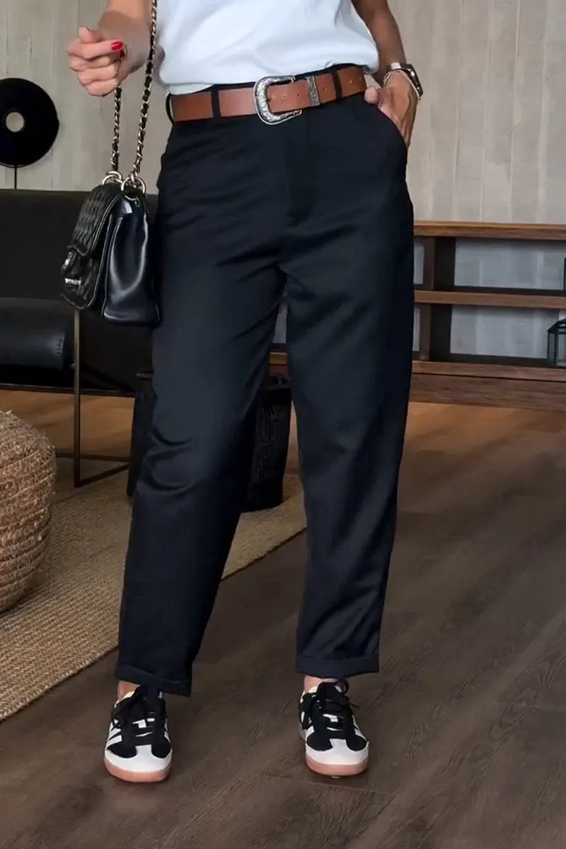 Pantalon élégant polyvalent Mathilda de Danoir Paris en tissu bleu foncé, coupe fluide, taille S, style moderne et sophistiqué.