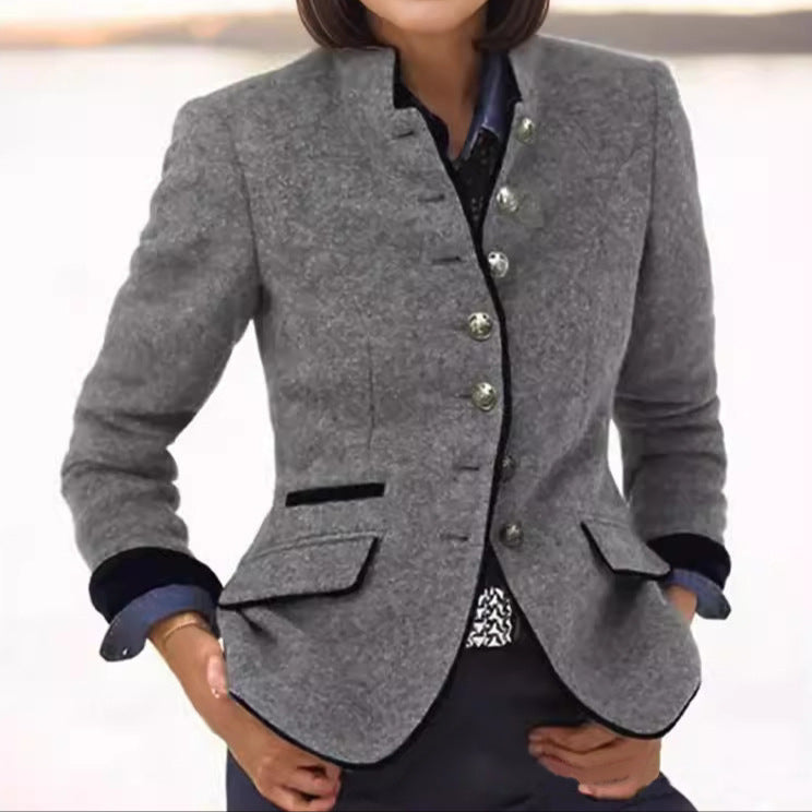 Blazer chic polyvalent Lina de Danoir Paris en caramel, veste élégante en tissu léger pour femme.