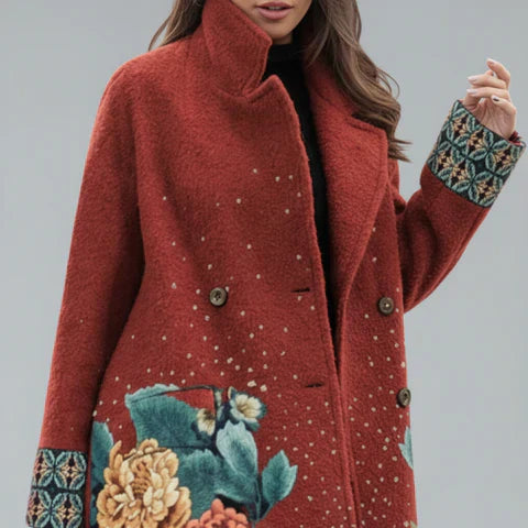 Manteau élégant et polyvalent Evelyn de Danoir Paris, coupe moderne, coloris variés, tissu chic et confortable.