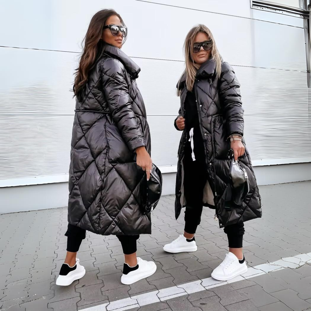 Manteau long chic et chaud Danoir Paris en noir, style élégant, parfait pour l'hiver, vue de face.