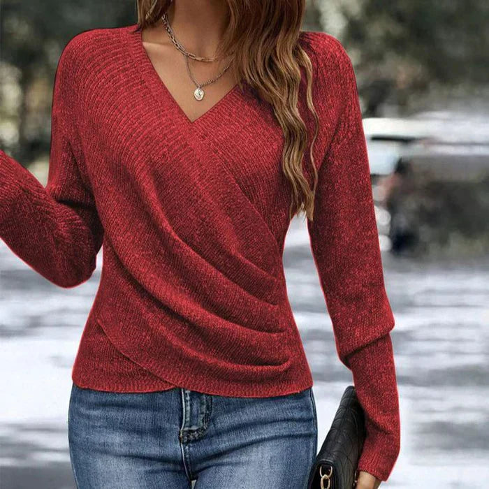 Pull vert chic Danoir Paris Elena FR1067, style intemporel, en laine douce, porté sur mannequin avec col rond.