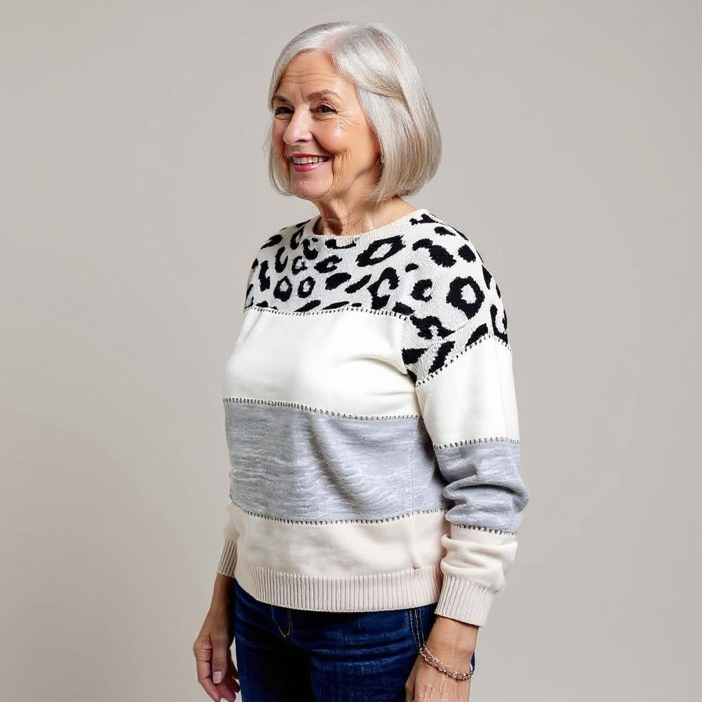 Pull léopard Danoir Paris Pascalina, confortable, gris, en tissu doux, avec motif animalier, pour un look tendance et cosy.