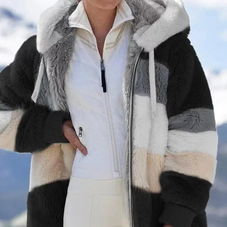 Veste d'hiver élégante Valorine de Danoir Paris avec rayures bleues, coupe moderne, idéale pour le froid.