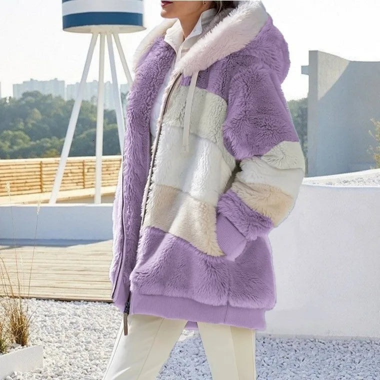 Veste d'hiver élégante Valorine de Danoir Paris avec rayures bleues, manches longues et coupe sophistiquée.