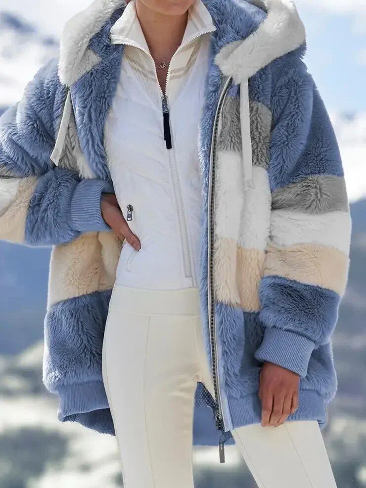 Veste d'hiver élégante Valorine de Danoir Paris avec rayures bleues, veste chaude et stylée pour femme.