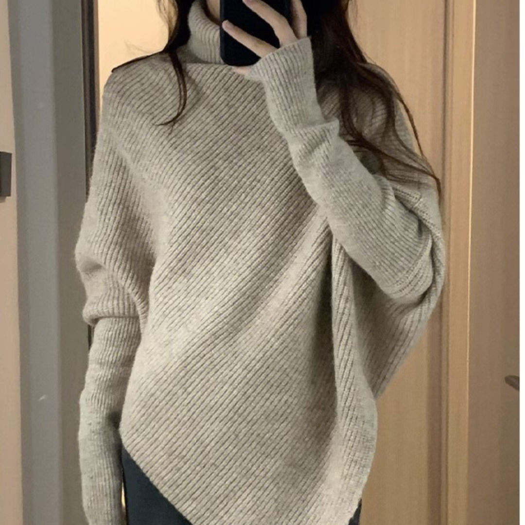 Pull poncho confortable Anneta de Danoir Paris, en rouge, avec un design décontracté et chaud pour un style cozy.