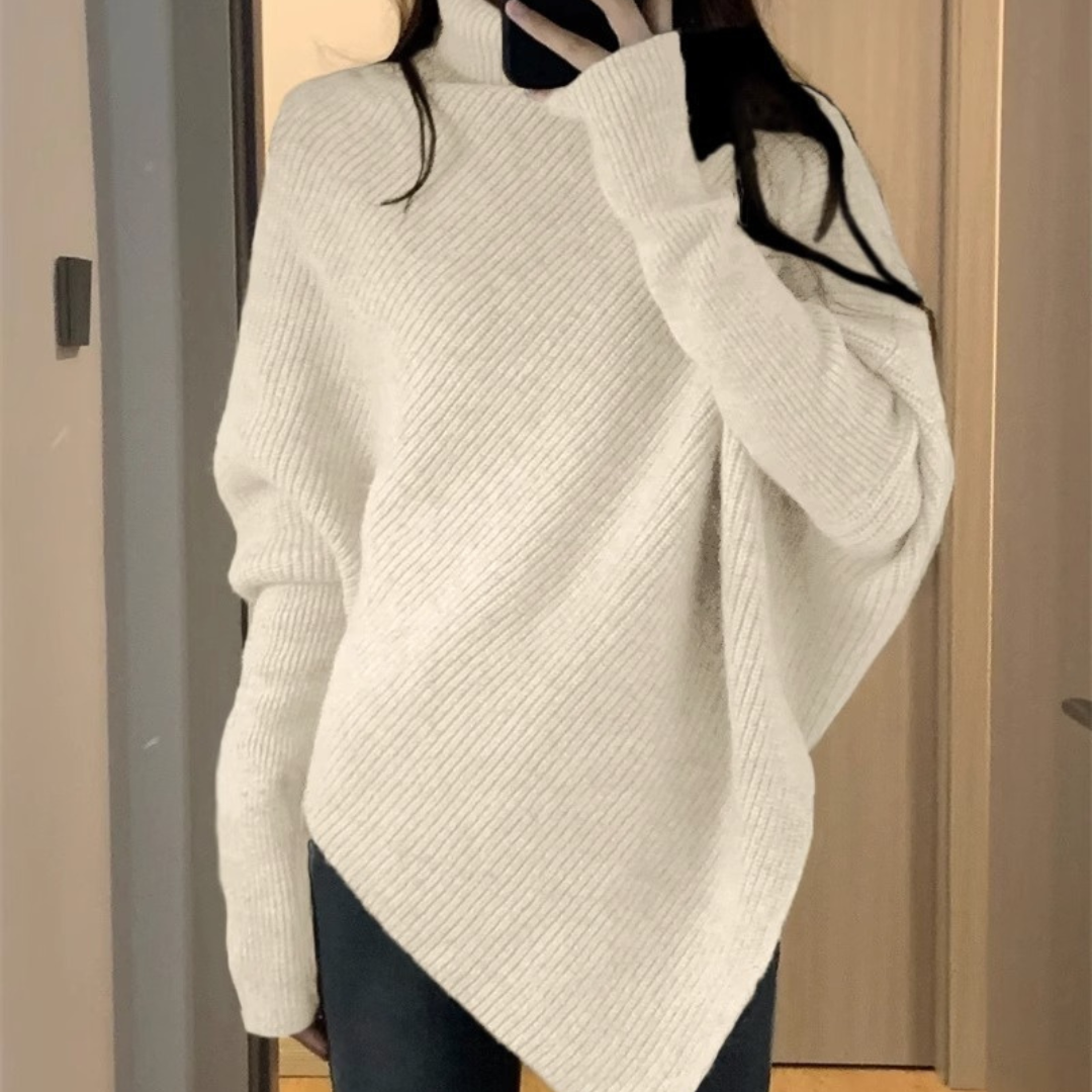 Pull poncho confortable Anneta de Danoir Paris, en rouge, avec style décontracté et doux, idéal pour l'hiver.