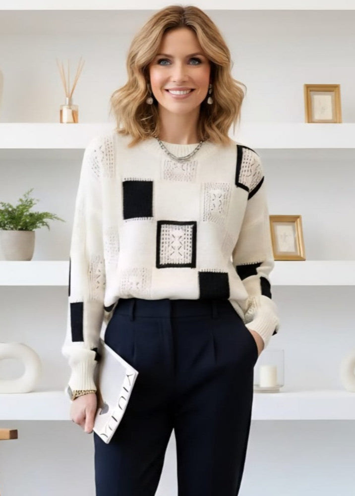 Pull rétro chic blanc Danoir Paris Roby FR1088, élégant et tendance, en coton doux avec col rond et manches longues.