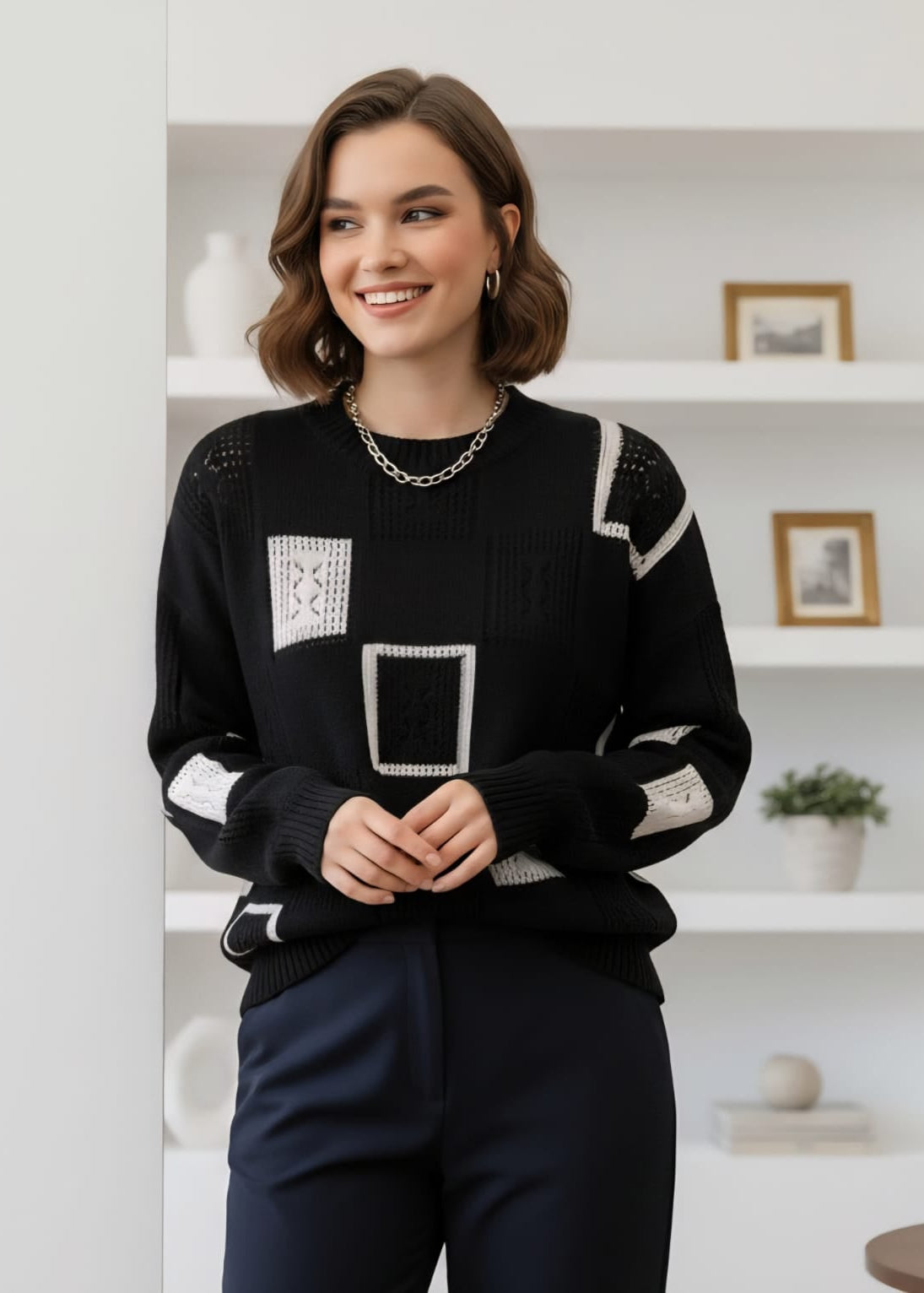 Pull rétro chic blanc Roby de Danoir Paris, en coton doux, style élégant et classique, porté sur mannequin.