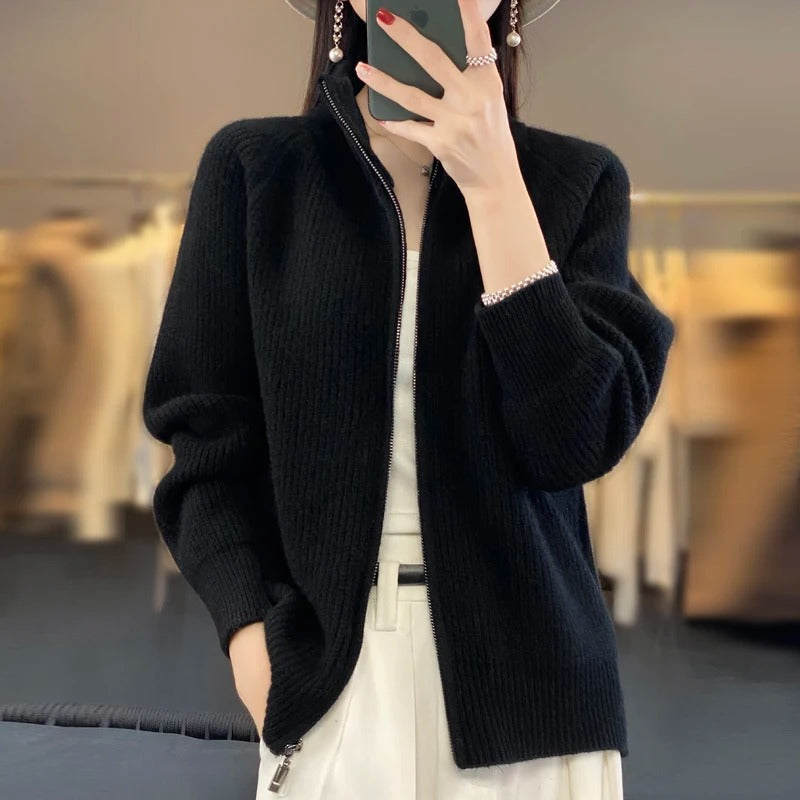 Cardigan zippé sophistiqué Danoir Paris Vienne en marron clair, tissu élégant et coupe moderne pour un style chic.