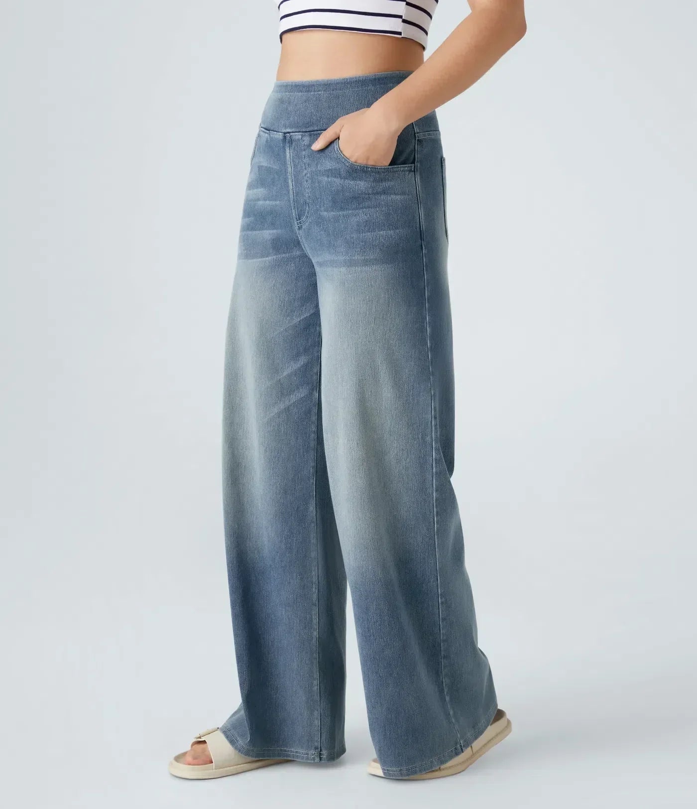 Pantalon Eva Danoir Paris, confort et élégance, tissu bleu foncé, coupe ajustée, parfait pour un style chic et décontracté.