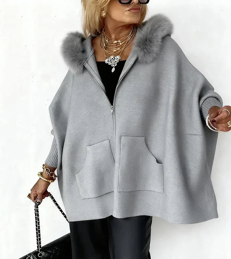 Manteau chic en fourrure rose Danoir Paris Arabelle, coupe élégante et confortable, pour un style sophistiqué et tendance.