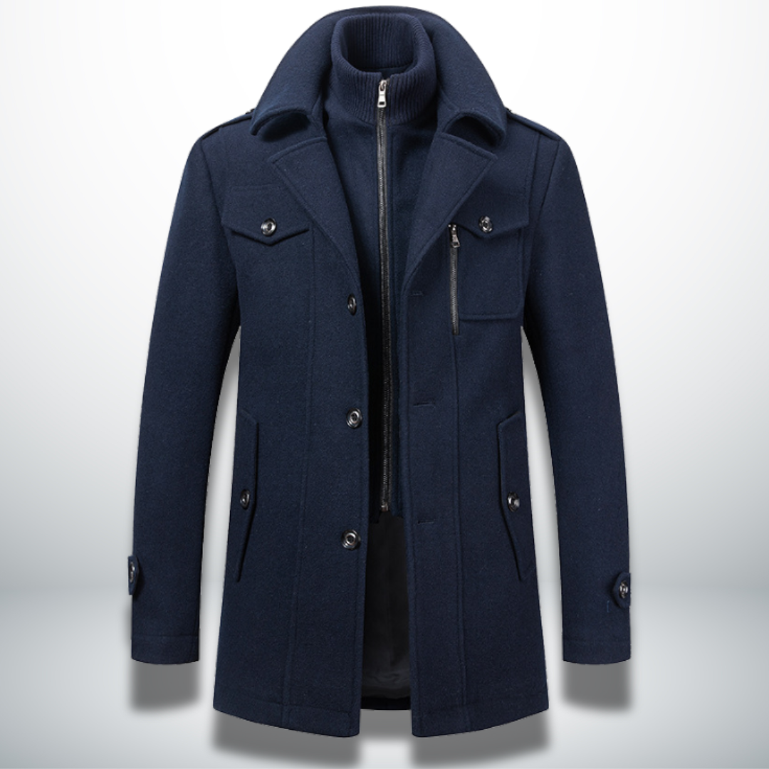 Manteau d'hiver élégant Angelo de Danoir Paris en bleu marine, à col cheminée et boutons avec doublure intérieure.