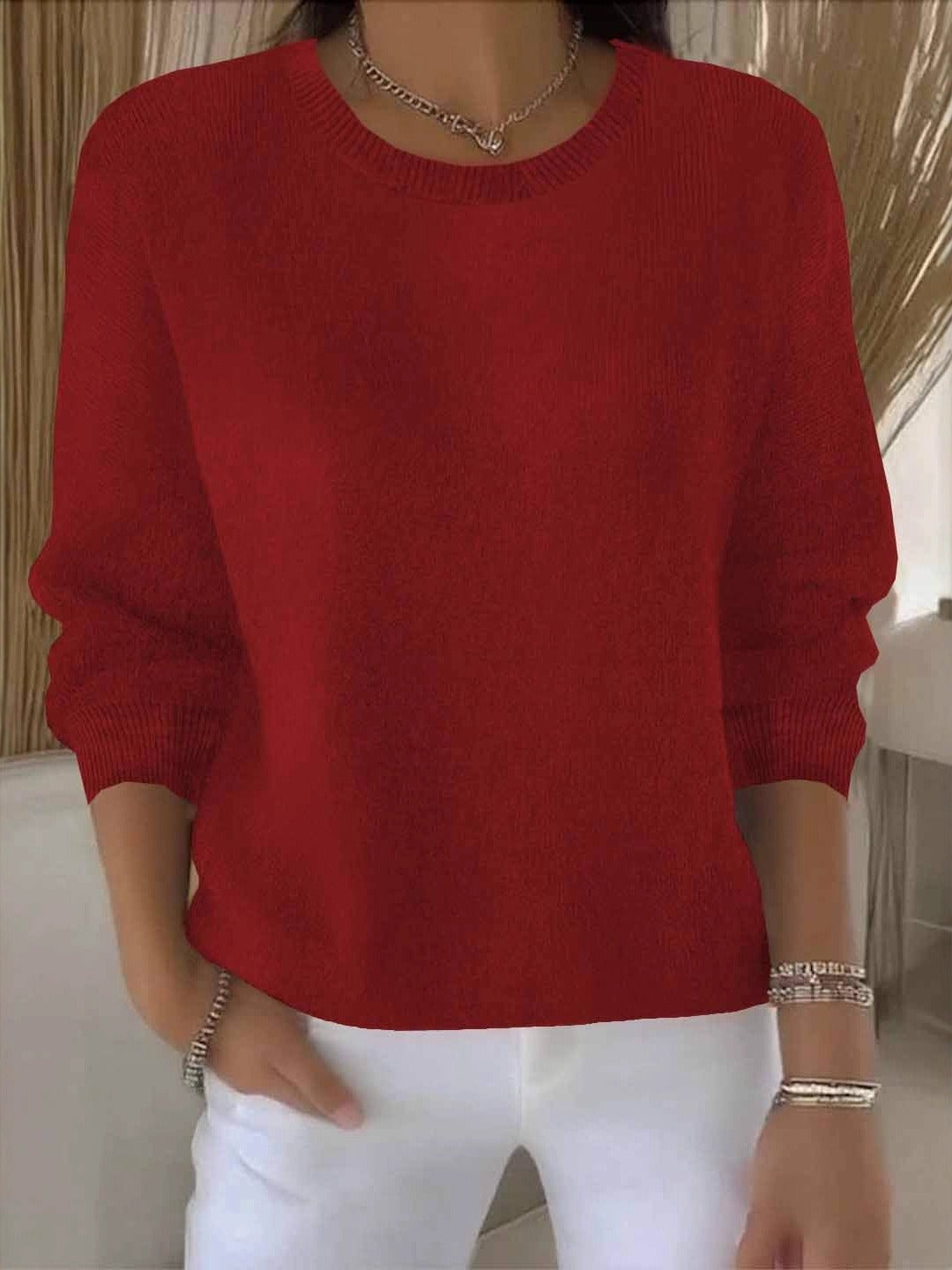 Pull doux jaune Talbot de Danoir Paris, élégant et confortable, vu en gros plan sur le modèle.
