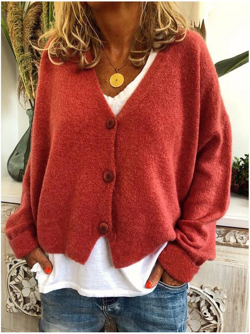 Cardigan tricoté orange Danoir Paris Scarlett, élégant, avec manches longues et finition raffinée, porté sur un mannequin.