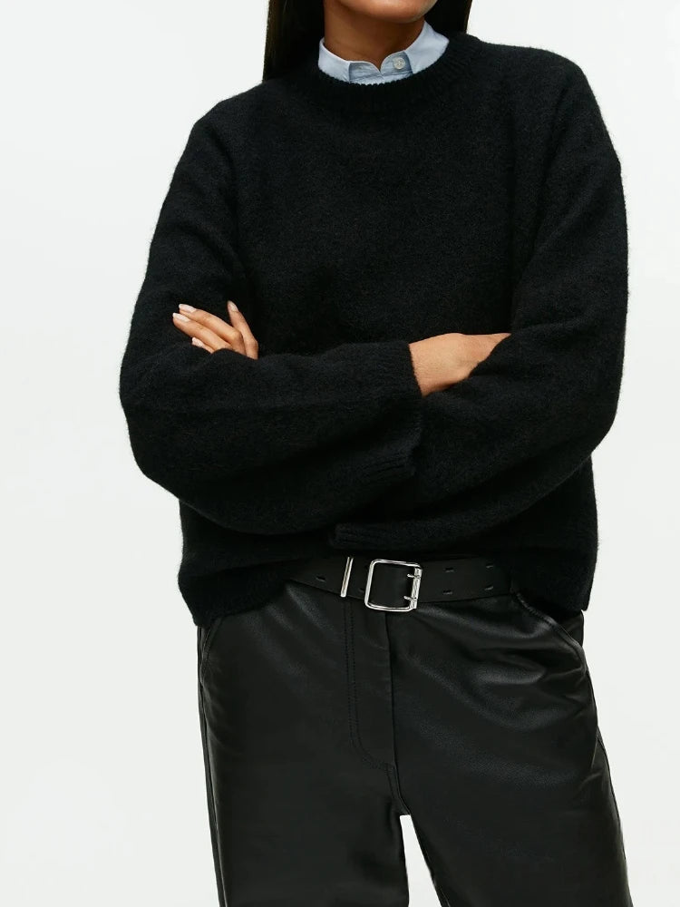 Pull en cachemire vert Liora de Danoir Paris, élégant, avec un design sophistiqué et une texture douce visible sur l'image.