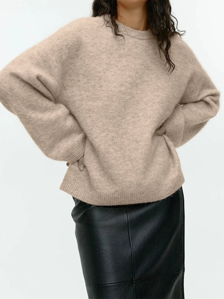Pull en cachemire vert Liora de Danoir Paris, élégant, avec col rond et finition douce, porté sur un mannequin.