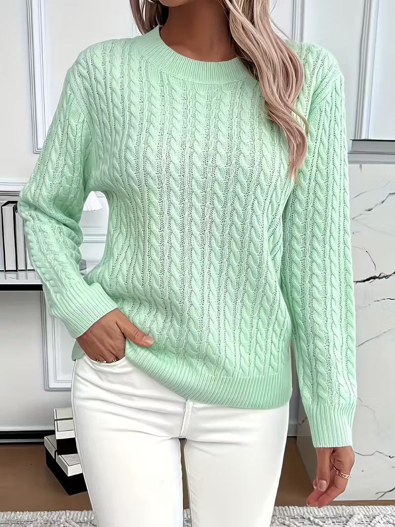 Pull vert Danoir Paris Aria, élégant et confortable, en tissu doux, porté en mode décontracté sur un mannequin.