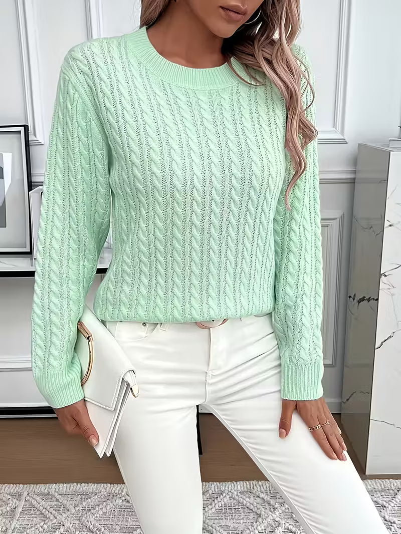 Pull vert Danoir Paris Aria, élégant et confortable, en laine douce, porté sur un mannequin.