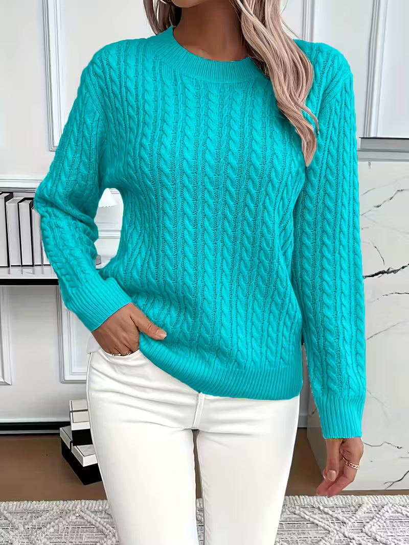 Pull vert Danoir Paris Aria, élégant et confortable, en tissu doux, porté sur mannequin avec col rond et manches longues.
