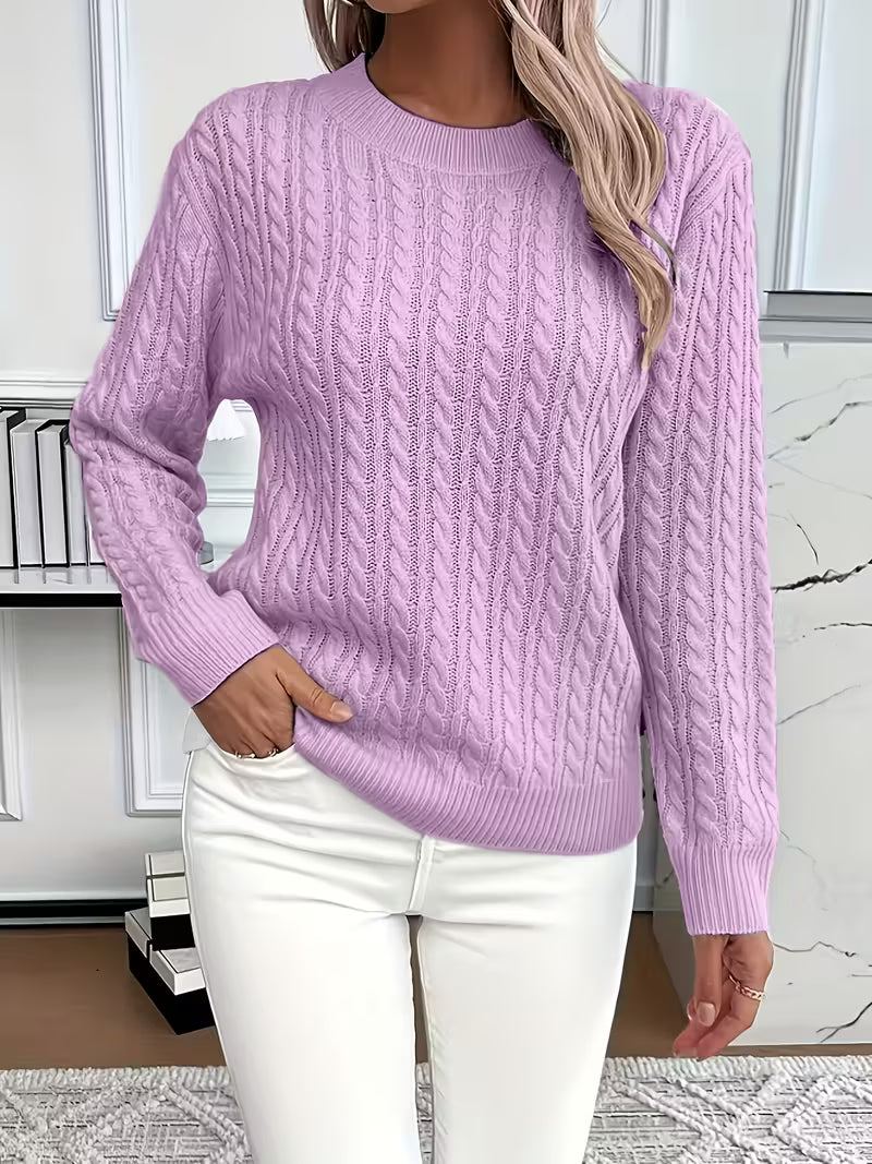 Pull Danoir Paris Aria vert, élégant et confortable, porté en mode décontracté, en tissu doux et de coupe moderne.