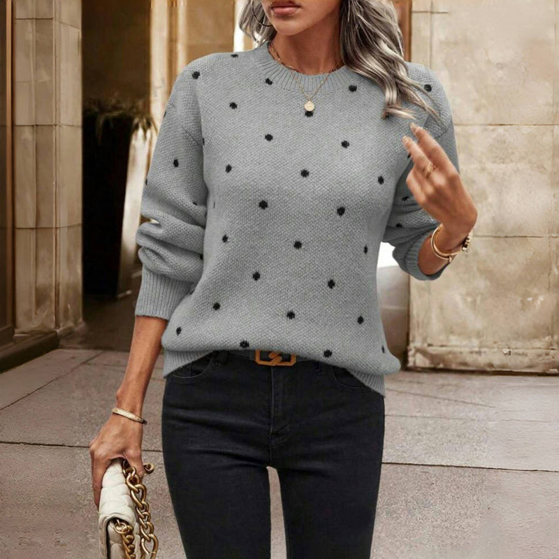 Pull à pois Danoir Paris Maria, modèle FR1160, couleur kaki, porté en zoom sur le tissu et les détails du motif.