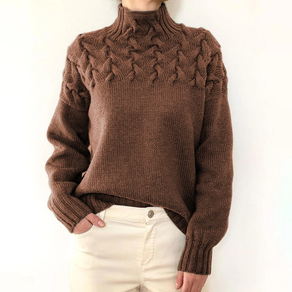 Pull roulé chaud et élégant Danoir Paris FR1162, bleu ciel, en maille douce, porté par un mannequin.
