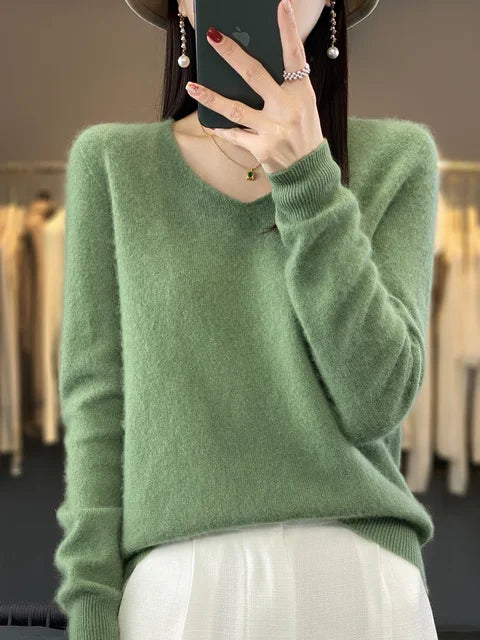 Pull ample en laine Adèle de Danoir Paris, vert, taille XS, vue de face montrant le col et la texture douce du vêtement.