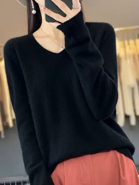 Pull ample en laine Adèle de Danoir Paris, vert, taille XS, doux et confortable, porté en vue de face.