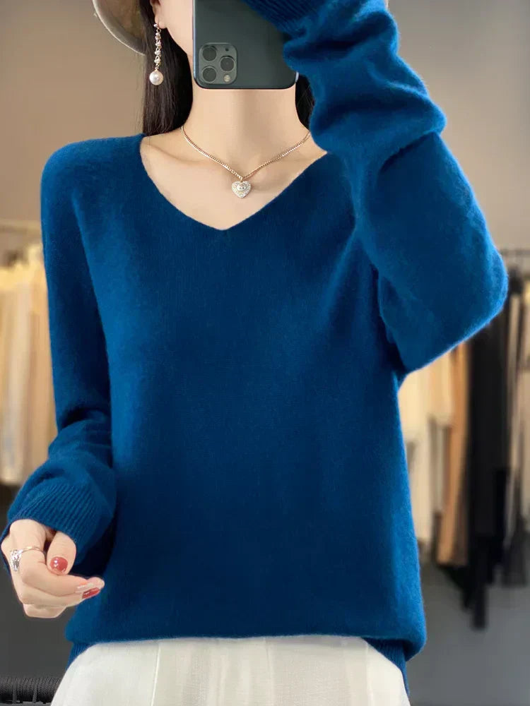 Pull ample en laine vert Adèle de Danoir Paris, coupe décontractée et confortable, image montrant le style et la texture du vêtement