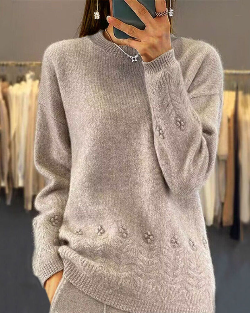 Pull rétro élégant Beatrice de Danoir Paris, en blanc cassé, avec un style sophistiqué et finition soignée.