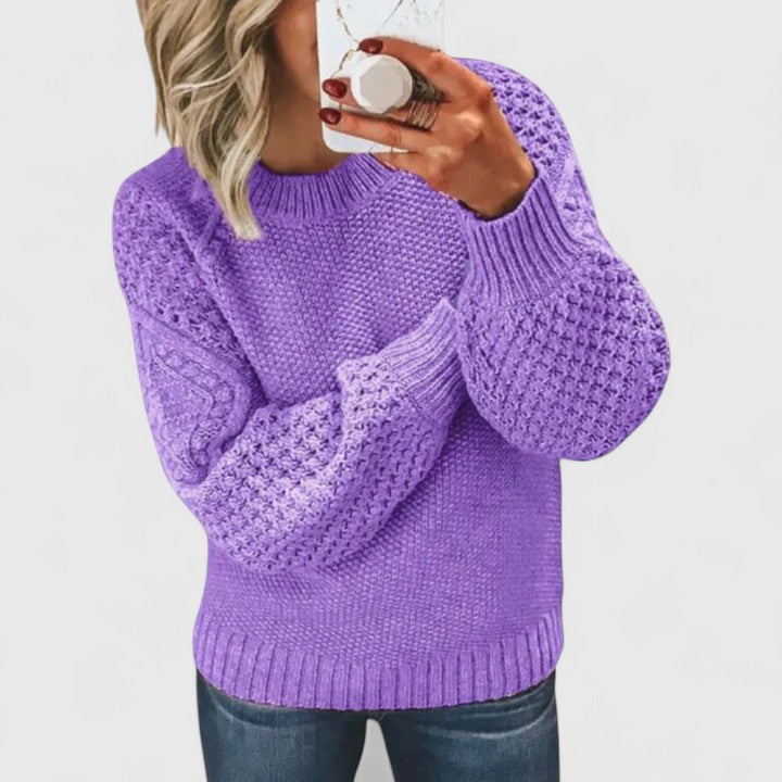 Pull confortable et élégant Marah de Danoir Paris en rose, style chic et douceur visible sur le mannequin.
