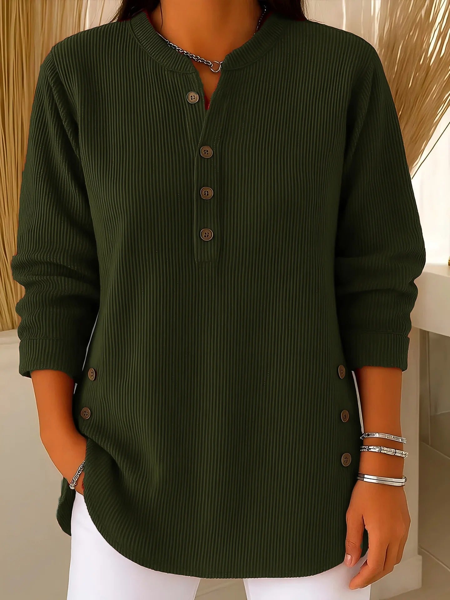 Pull doux et élégant Élise de Danoir Paris en bleu clair, mode chic et confort pour femme.