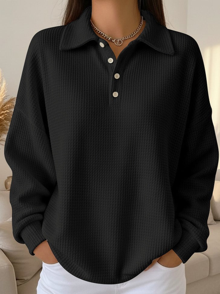 Pull polo rouge Danoir Paris Ava FR1183, douceur élégante avec col polo en coton, porté sur mannequin.