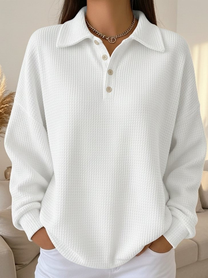 Pull polo doux et élégant Ava de Danoir Paris en rouge, style classique et confort pour un look chic.