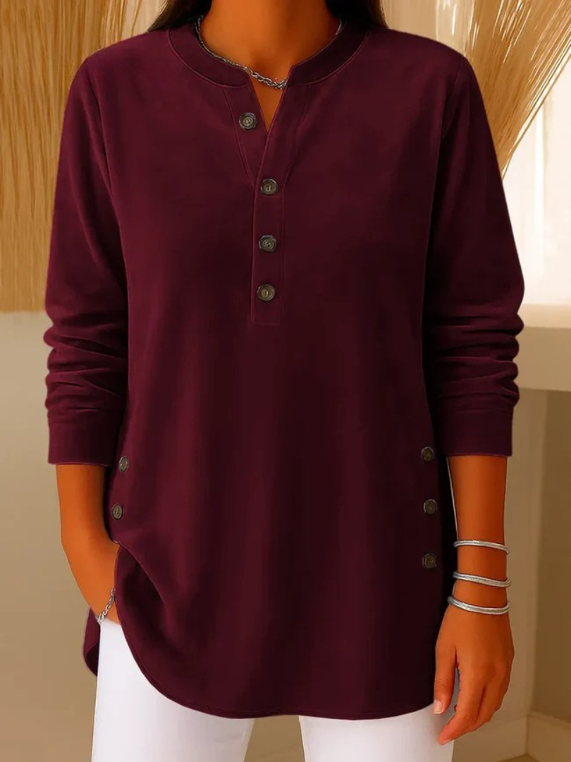 Pull classique Danoir Paris Meredith en bleu, élégant et confortable, vue de face avec col et manches longues.