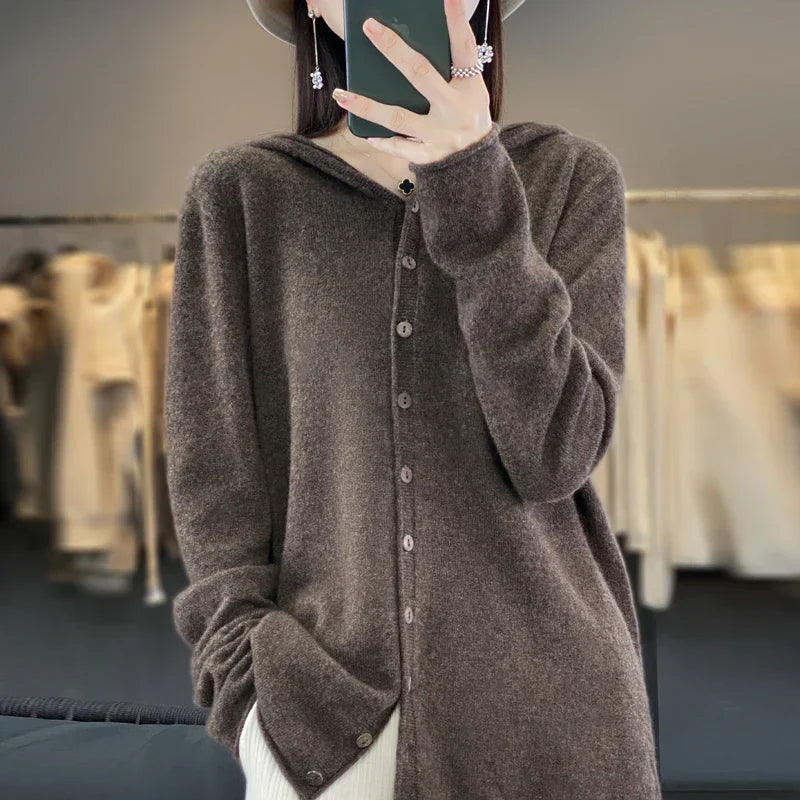 Pull duveteux beige Sofia de Danoir Paris, style chic et élégant, avec un design confortable et tendance.