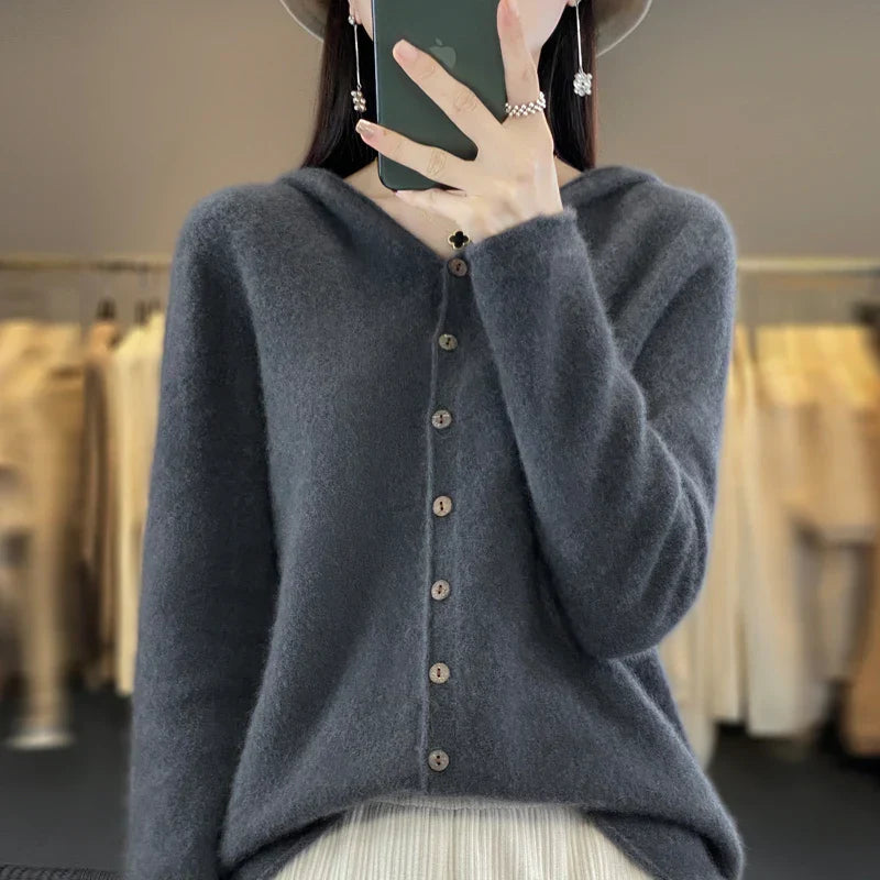 Pull Duveteux beige Sofia de Danoir Paris, vêtement chic et confortable avec texture douce, idéal pour l'hiver.