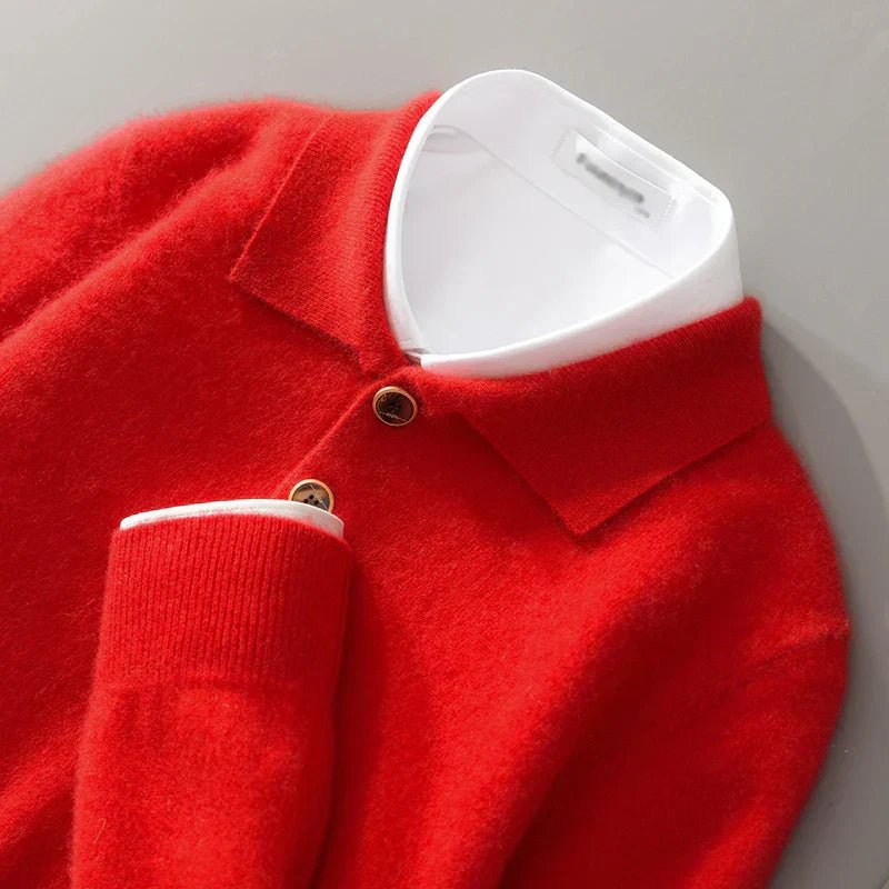 Polo en cachemire beige Belford de Danoir Paris, coupe élégante et finition raffinée, porté sur un mannequin.