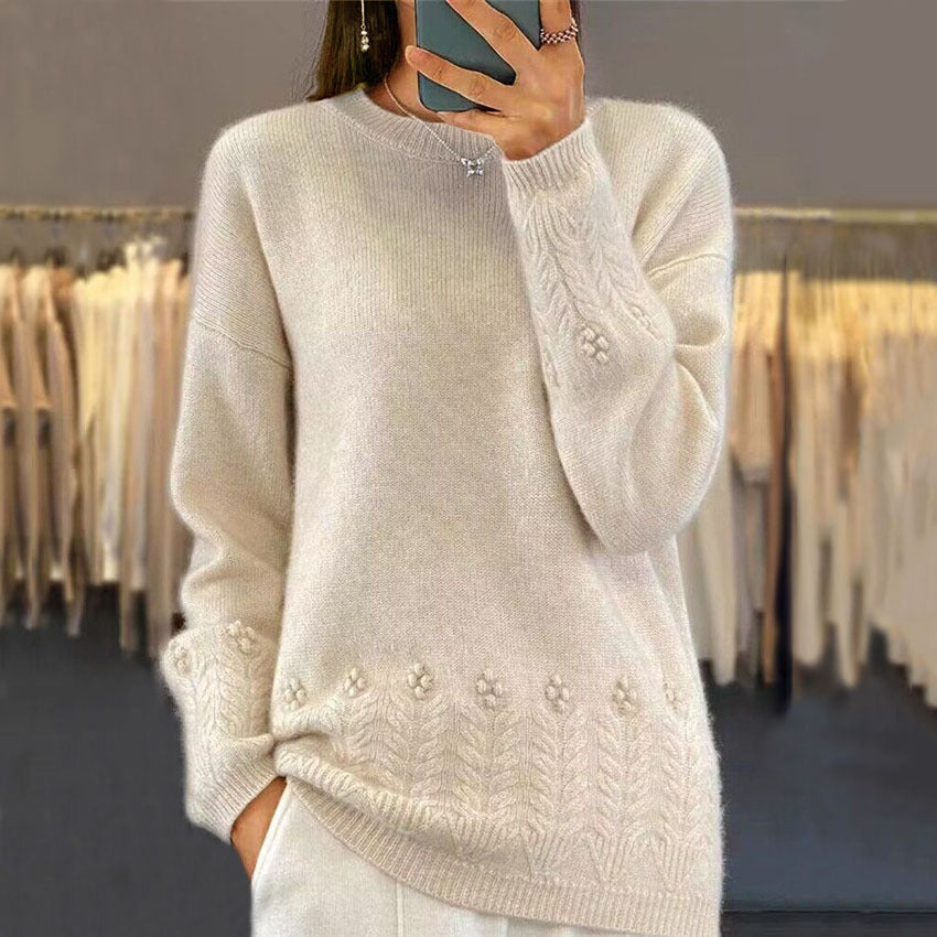 Pull floral beige Talbot Danoir Paris, élégante et confortable, avec motif floral, porté sur un mannequin.