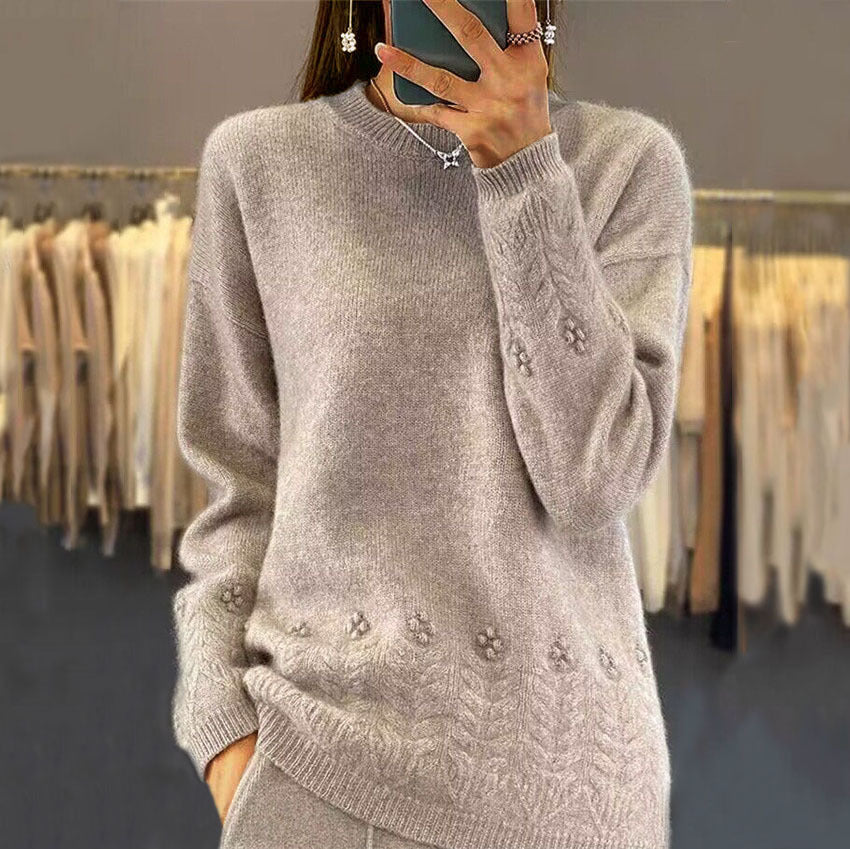 Pull floral élégant Talbot de Danoir Paris en beige, détail de motif fleuri et style sophistiqué visible sur l'image.