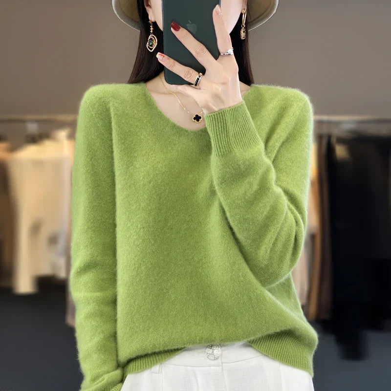 Pull en cachemire beige Elowen de Danoir Paris, élégant et doux, porté sur un mannequin.