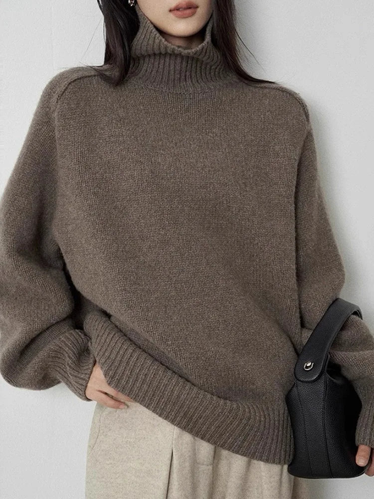 Pull en cachemire gris Thessara de Danoir Paris, élégant et doux, avec un design classique et finition soignée.