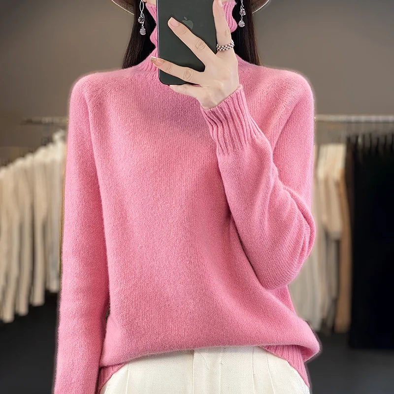 Pull cachemire Danoir Paris Seraphine en camel, texture douce, coupe élégante, porté sur un mannequin.