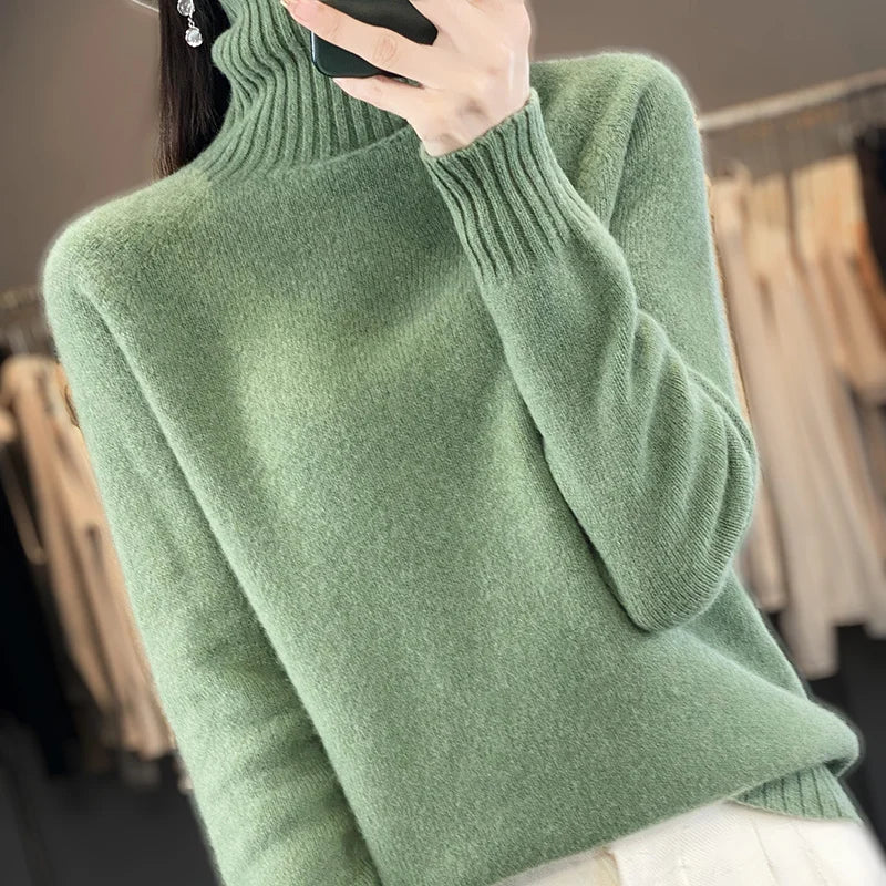 Pull cachemire Danoir Paris Seraphine en camel, vue de face, avec col rond et manches longues, tissu doux et élégant.