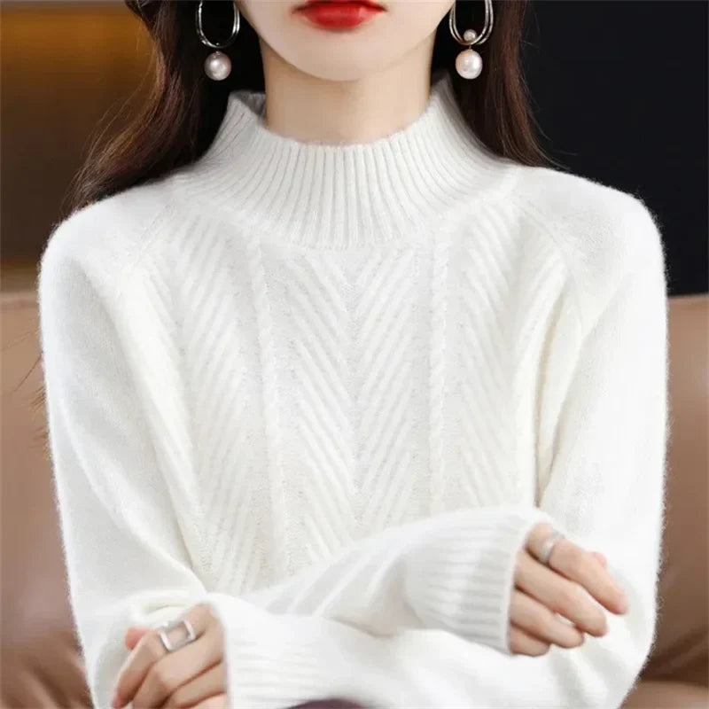 Pull texturé en cachemire Isolde de Danoir Paris, blanc, avec détail en tricot et col rond visible sur l'image.