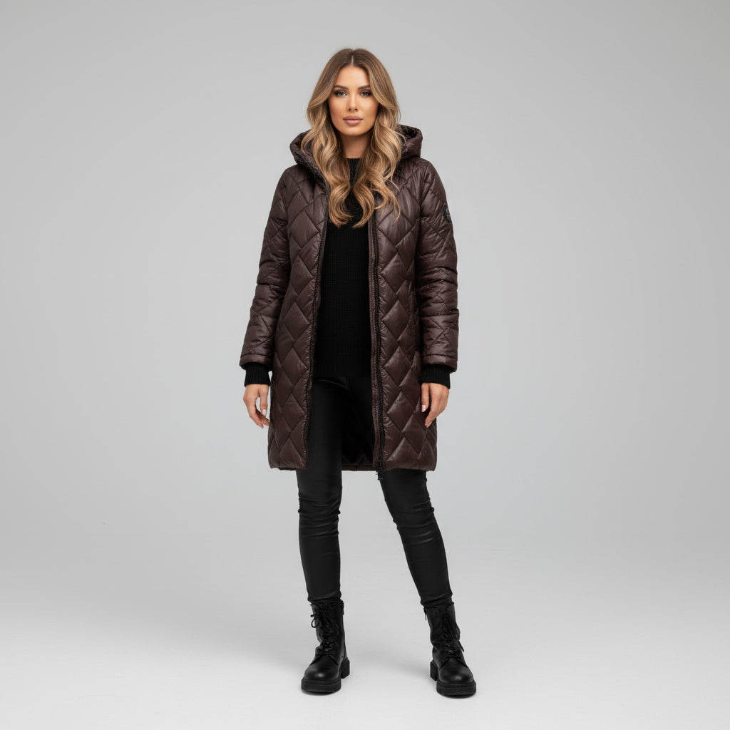 Veste élégante et chaude Bogna de Danoir Paris en rose poudré, avec coupe sophistiquée et détails modernes, pour femme.