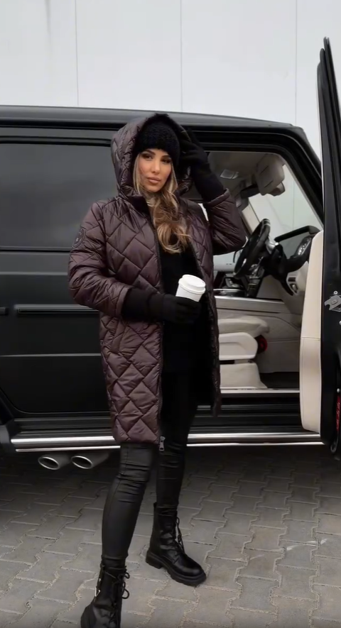 Veste élégante et chaude Bogna de Danoir Paris en rose poudré, coupe ajustée avec détails raffinés, pour un style sophistiqué.