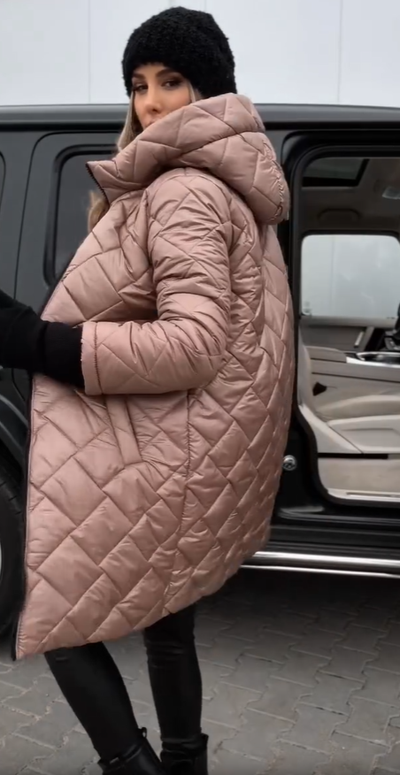 Veste élégante et chaude Bogna de Danoir Paris, rose poudré, coupe ajustée, idéale pour l'hiver, vue de face.
