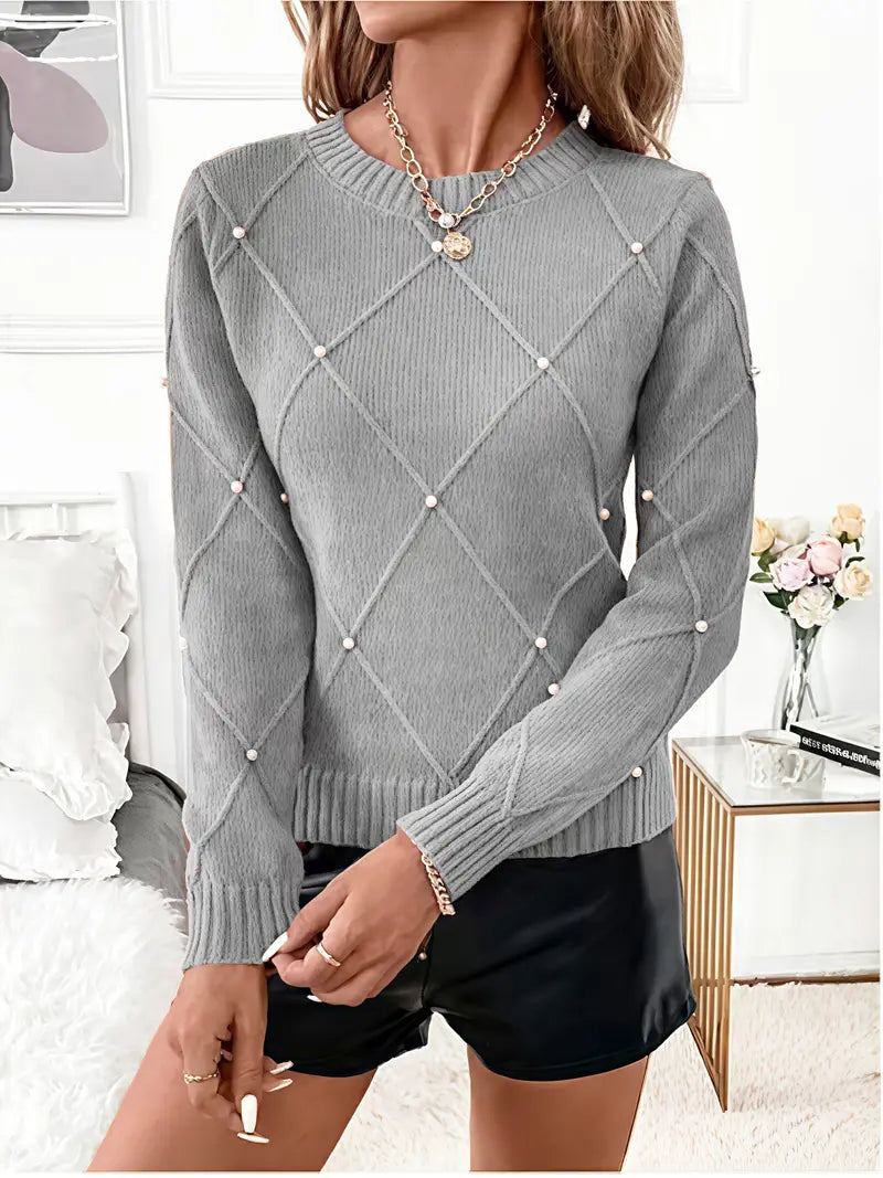 Pull chic à perles Élise de Danoir Paris, en rose, avec détails de perles, porté sur mannequin, style élégant et tendance.